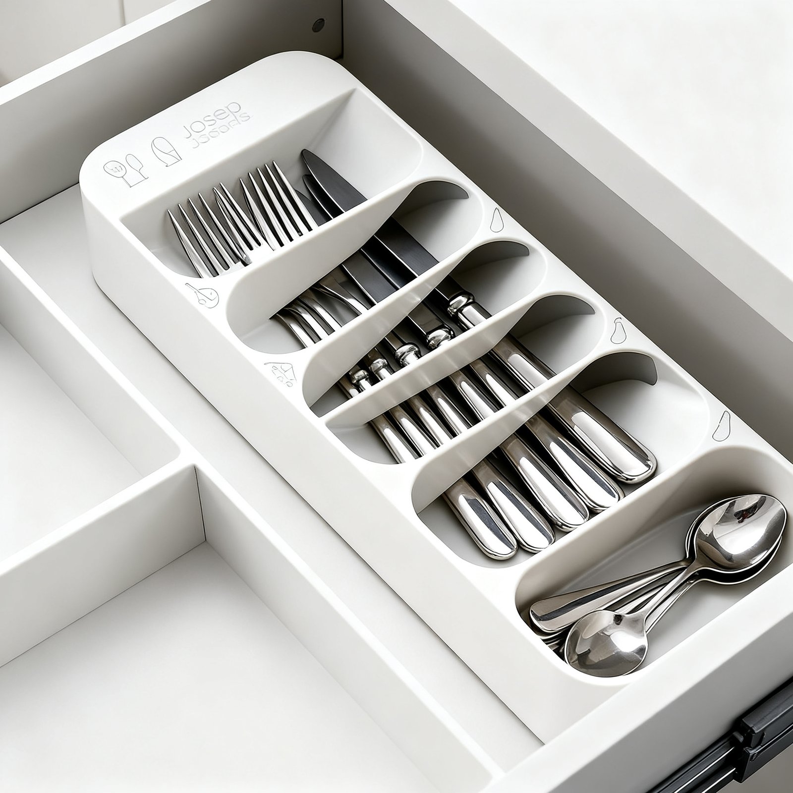 utensil organizer in action