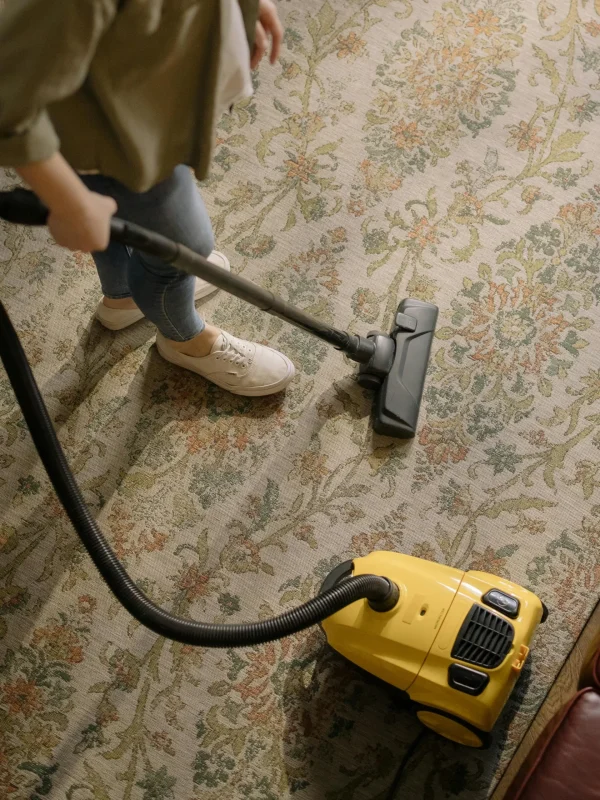 CLEANING & MAINTENANCE CLEANING & MAINTENANCE